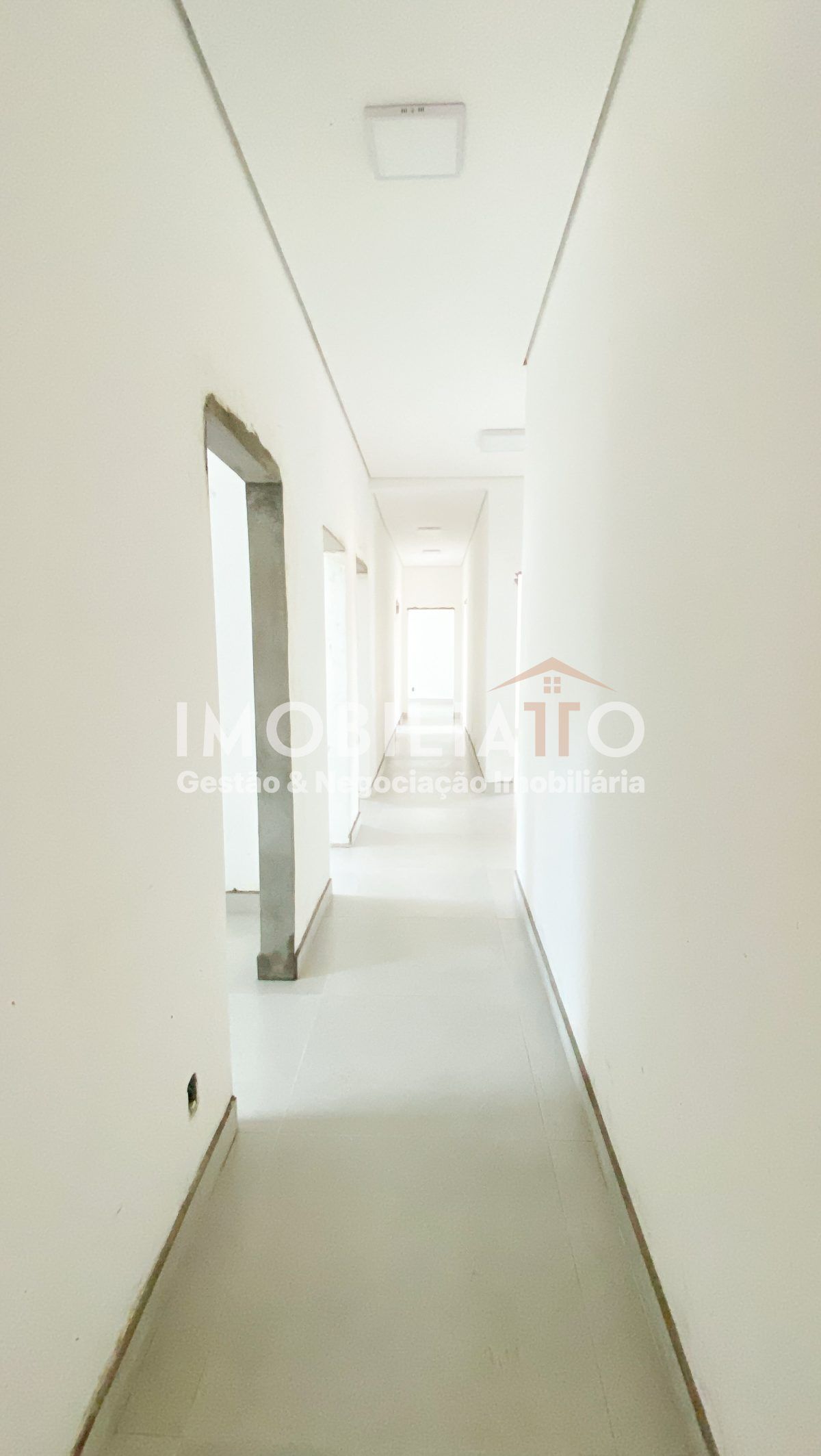 Imóvel comercial para alugar no Bairro Araés em Cuiabá – ideal para clínicas e escritórios — 3
