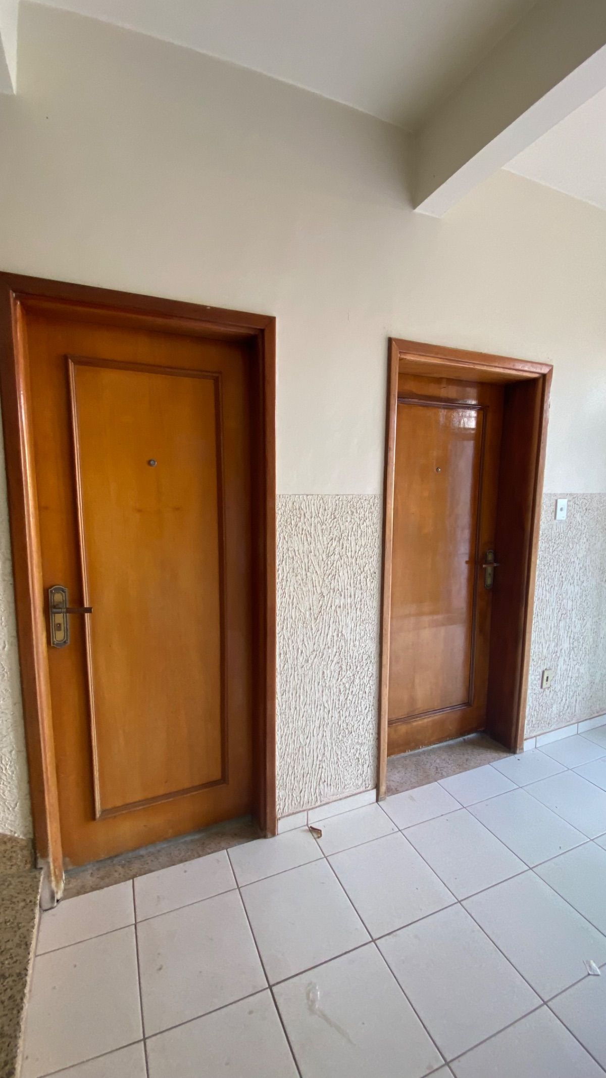Apartamento térreo para locação no Centro Sul em Cuiabá – 2 quartos grandes e 1 vaga — 1